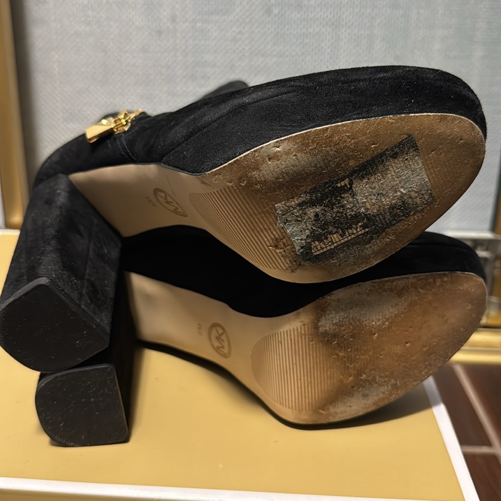Michael Kors Platform Black Booties. - Picture 5 of 7